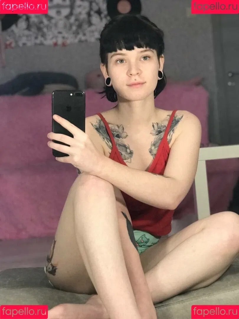 arahnaekb / chloe_glass_ / unkarab Onlyfans Photo Gallery 