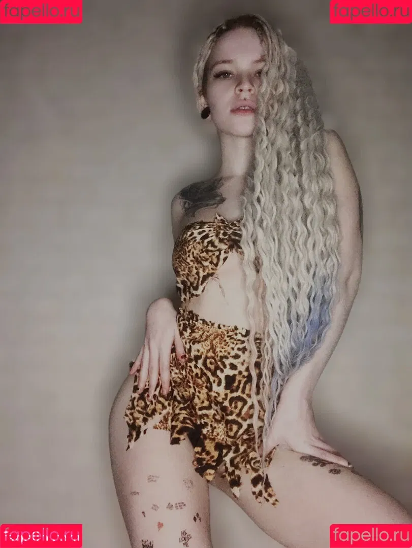 arahnaekb / chloe_glass_ / unkarab Onlyfans Photo Gallery 