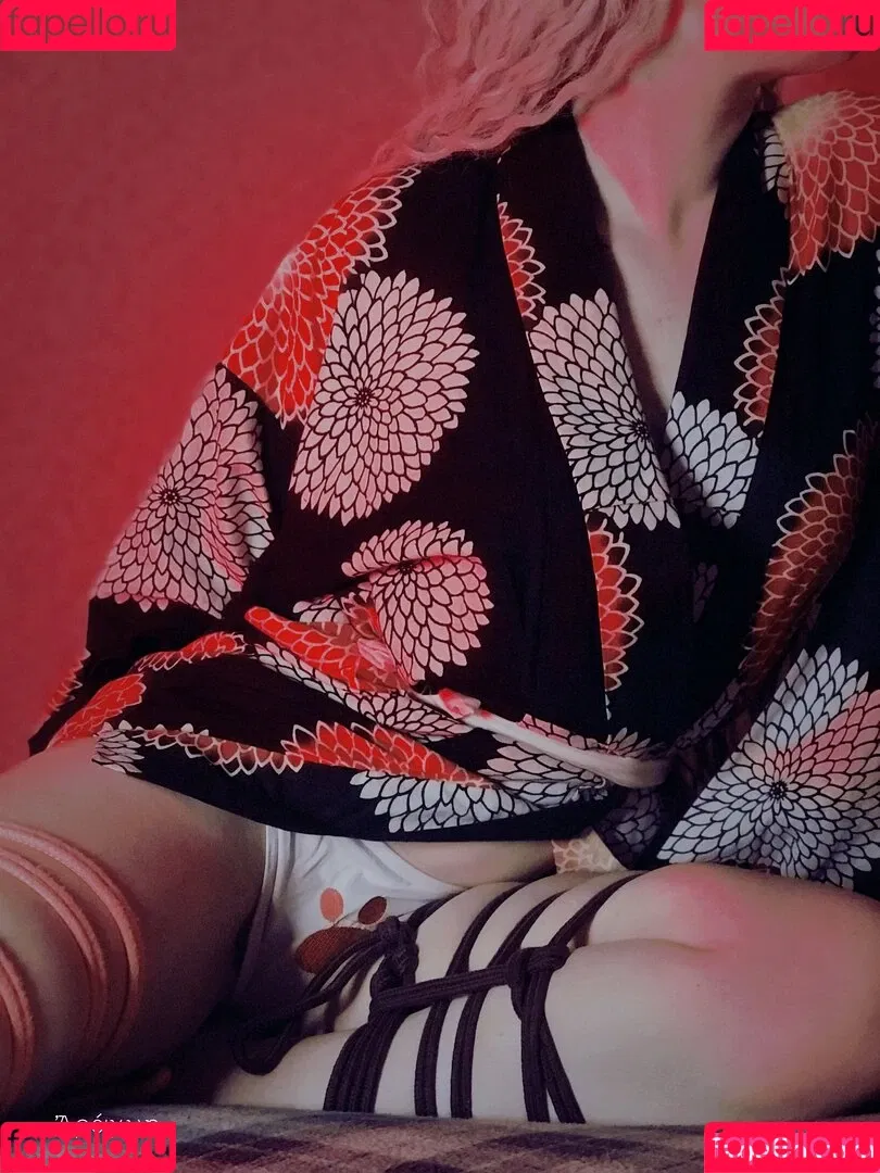 arahnaekb / chloe_glass_ / unkarab Onlyfans Photo Gallery 