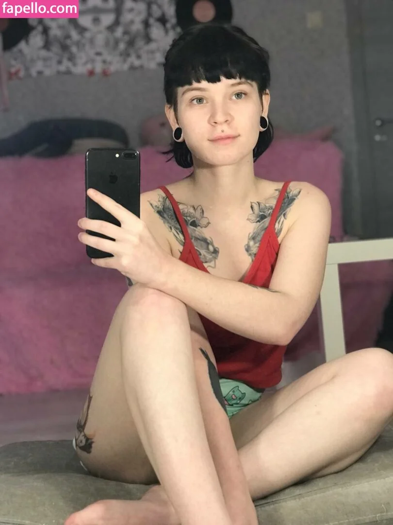 arahnaekb / chloe_glass_ / unkarab Onlyfans Photo Gallery 