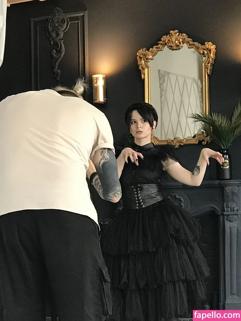 arahnaekb / chloe_glass_ / unkarab Onlyfans Photo Gallery 