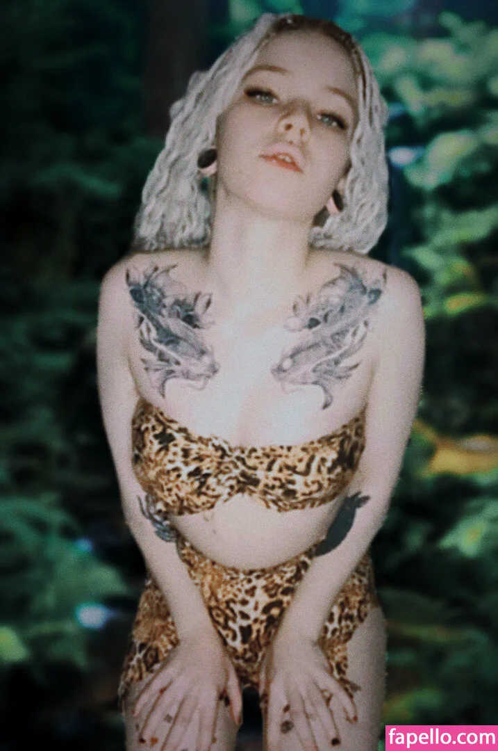 arahnaekb / chloe_glass_ / unkarab Onlyfans Photo Gallery 