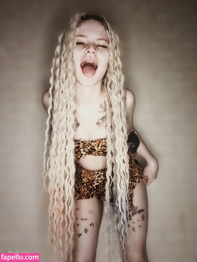 arahnaekb / chloe_glass_ / unkarab Onlyfans Photo Gallery 