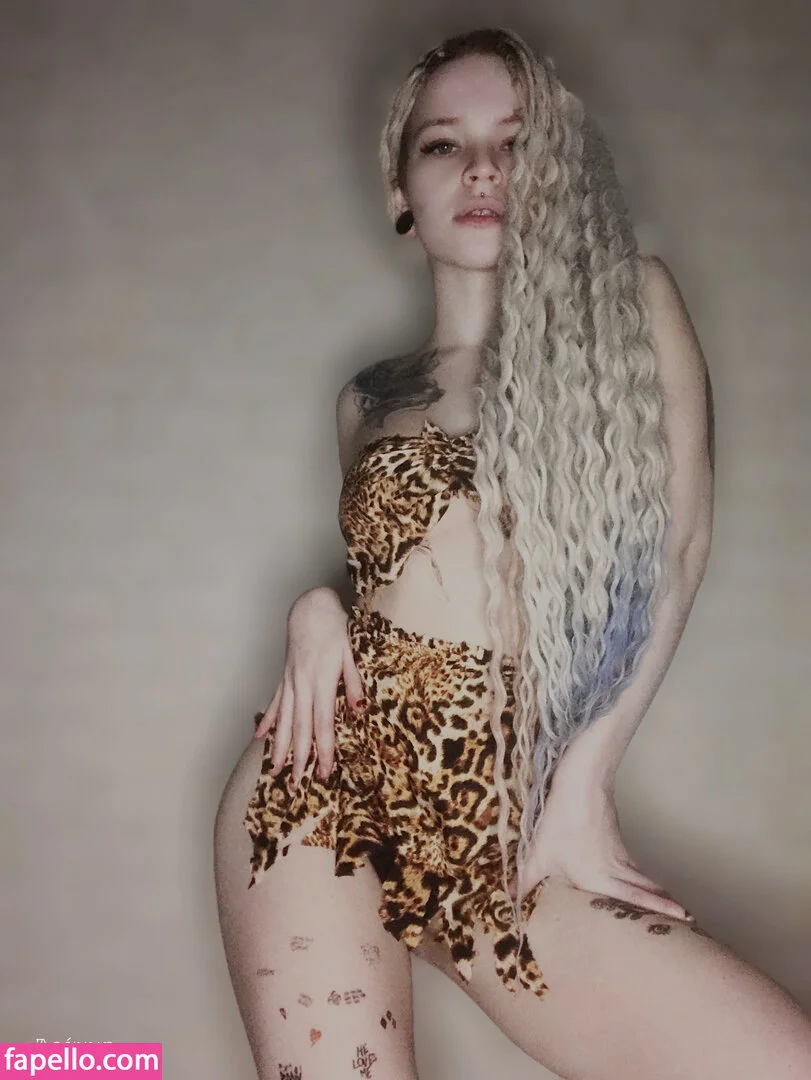 arahnaekb / chloe_glass_ / unkarab Onlyfans Photo Gallery 