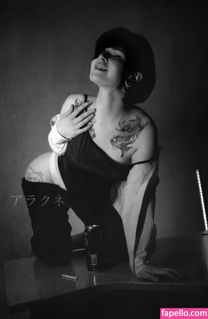 arahnaekb / chloe_glass_ / unkarab Onlyfans Photo Gallery 