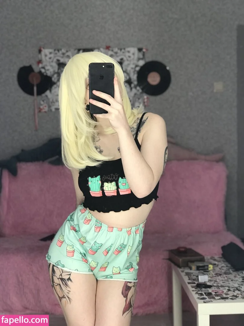 arahnaekb / chloe_glass_ / unkarab Onlyfans Photo Gallery 