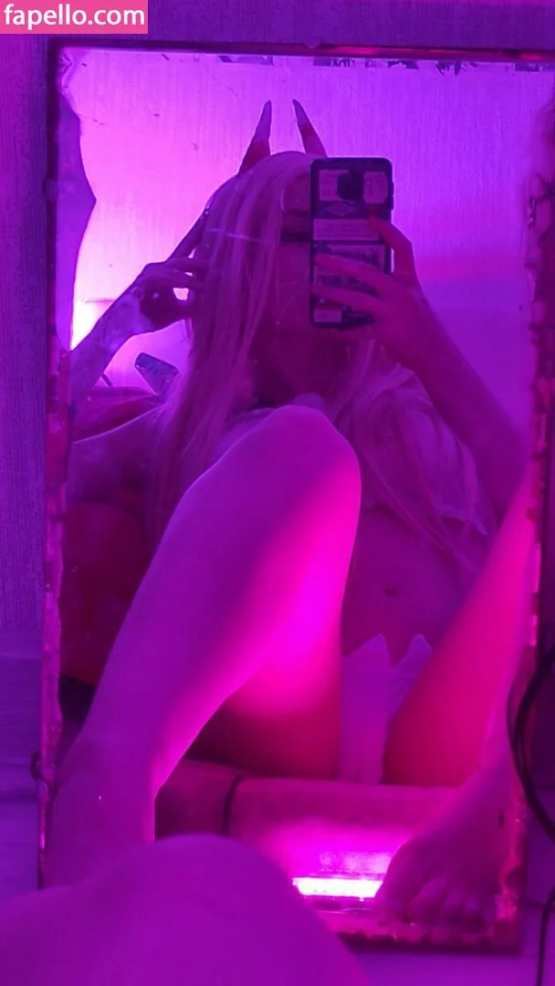 arahnaekb / chloe_glass_ / unkarab Onlyfans Photo Gallery 