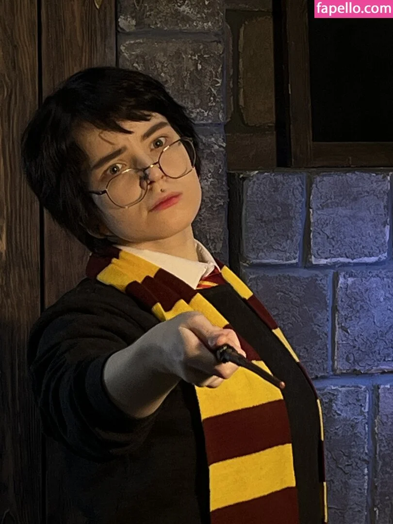 arahnaekb / chloe_glass_ / unkarab Onlyfans Photo Gallery 