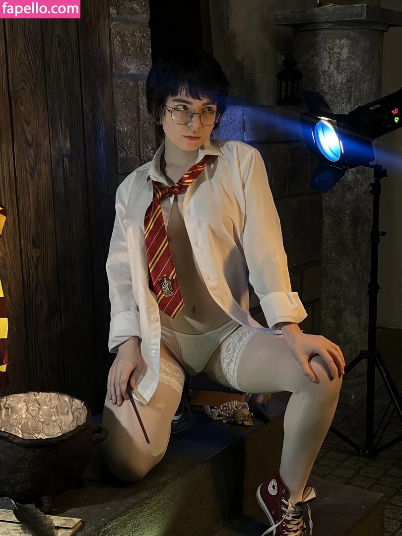 arahnaekb / chloe_glass_ / unkarab Onlyfans Photo Gallery 