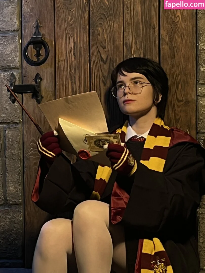 arahnaekb / chloe_glass_ / unkarab Onlyfans Photo Gallery 