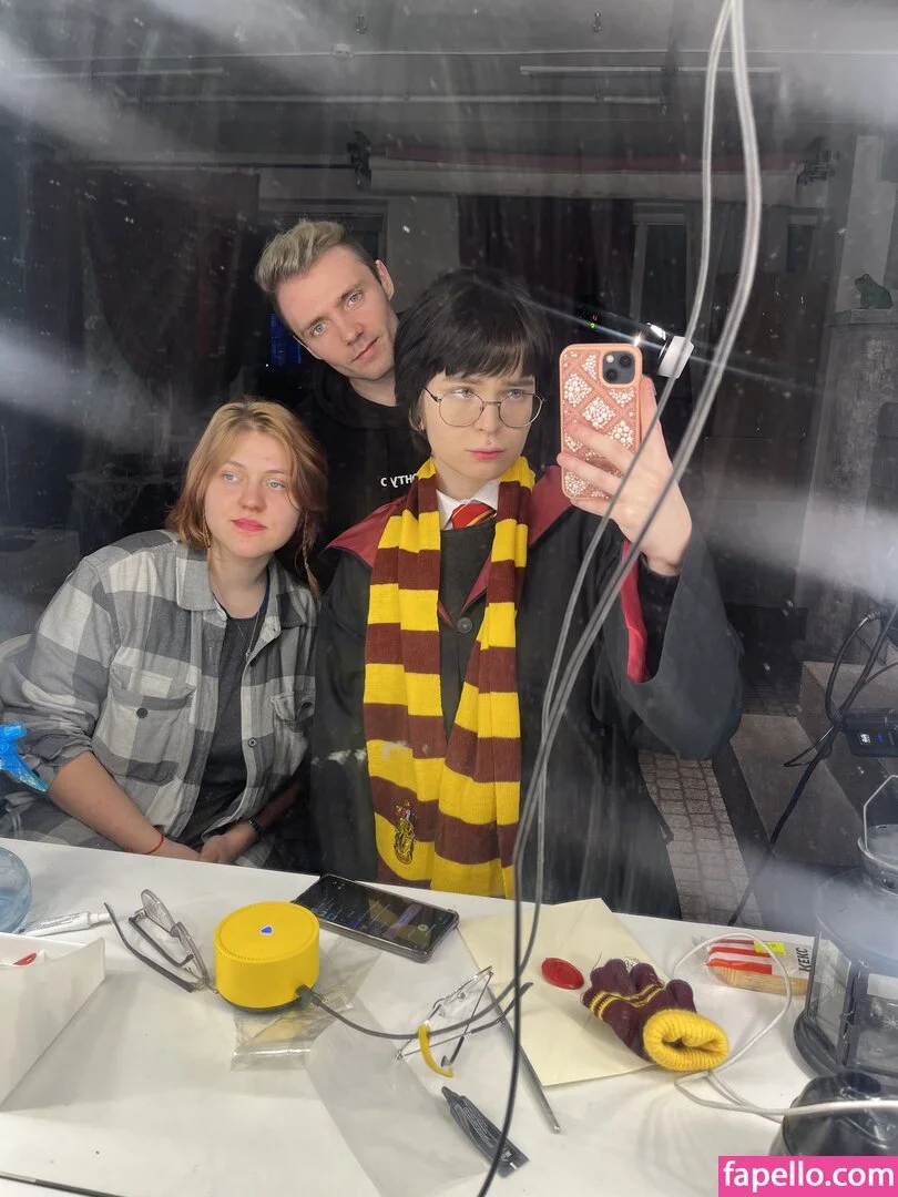 arahnaekb / chloe_glass_ / unkarab Onlyfans Photo Gallery 