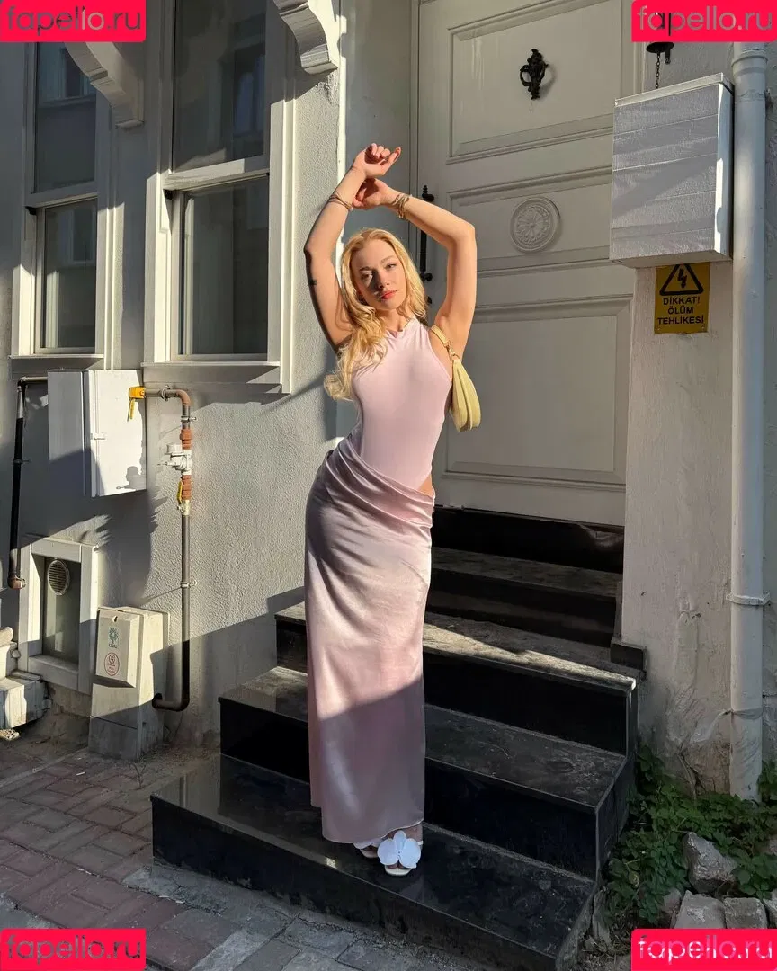 Duygu German / duygu.grmn Onlyfans Photo Gallery 