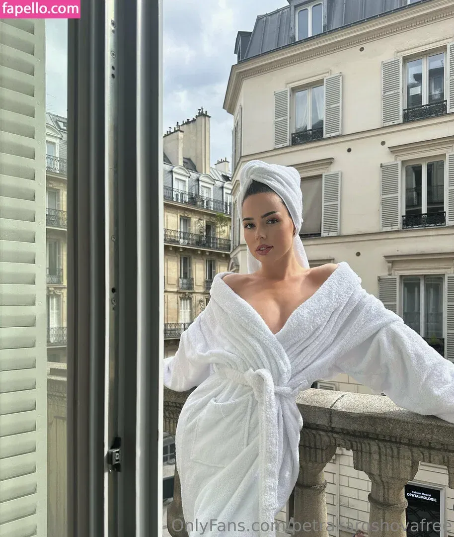 petrakaroshova Onlyfans Photo Gallery 