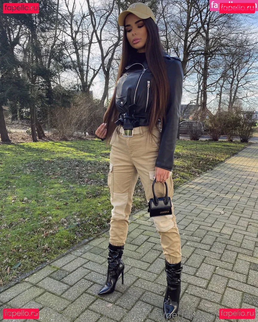 petrakaroshova Onlyfans Photo Gallery 