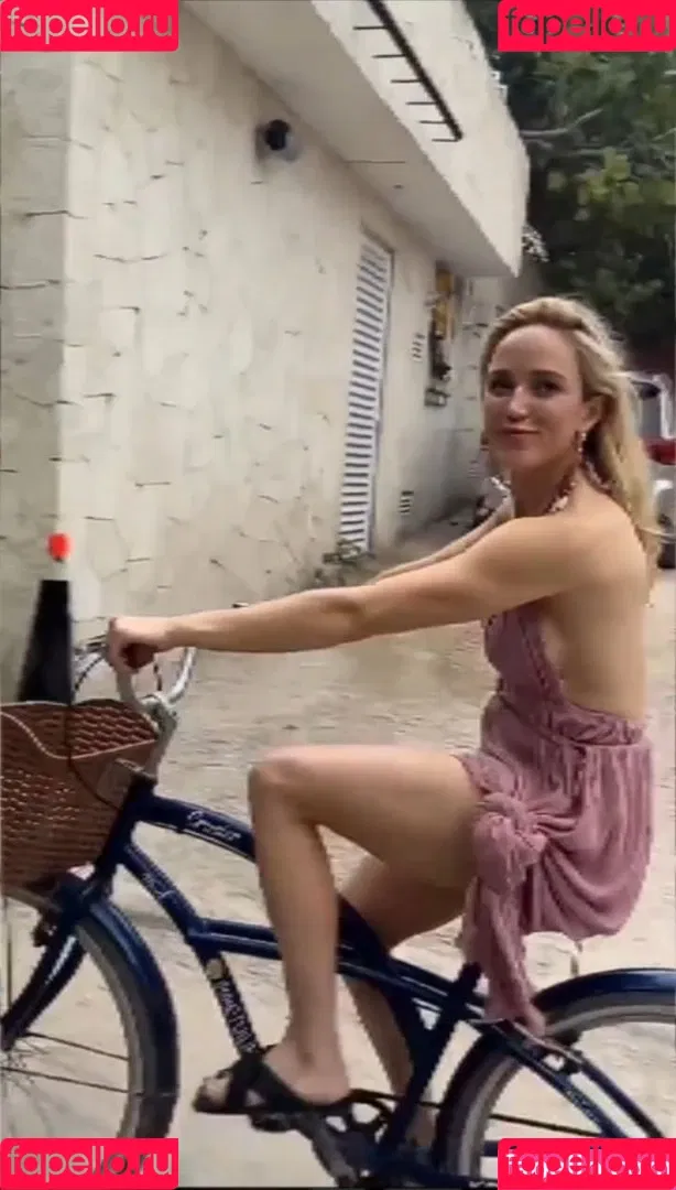 Caity Lotz / caitylotz Onlyfans Photo Gallery 