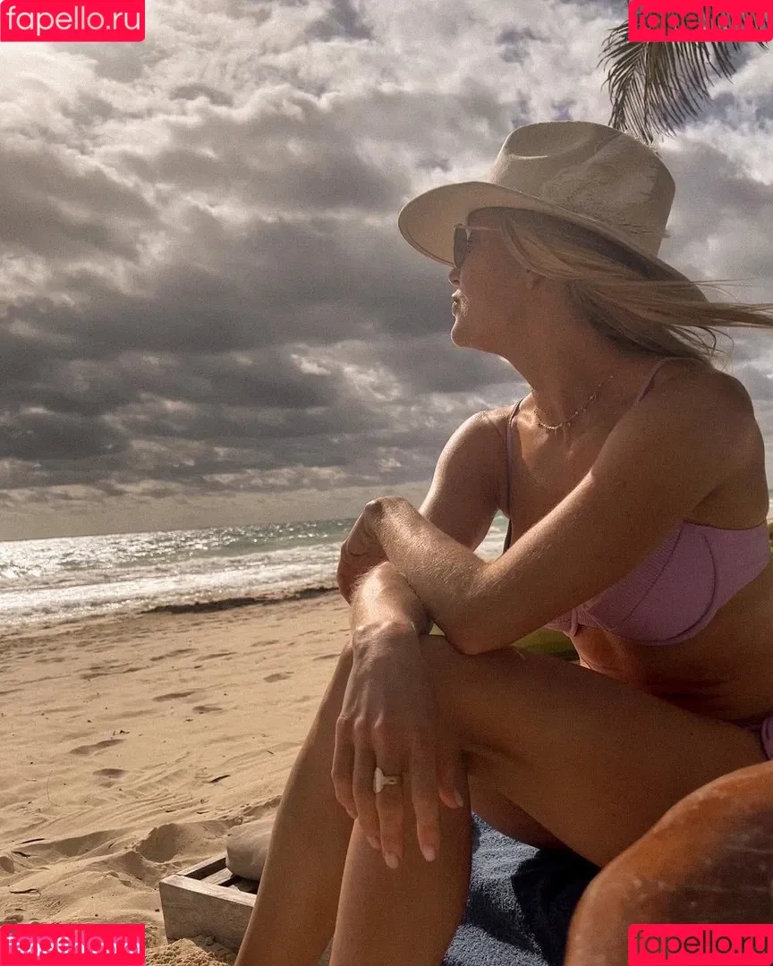 Caity Lotz / caitylotz Onlyfans Photo Gallery 