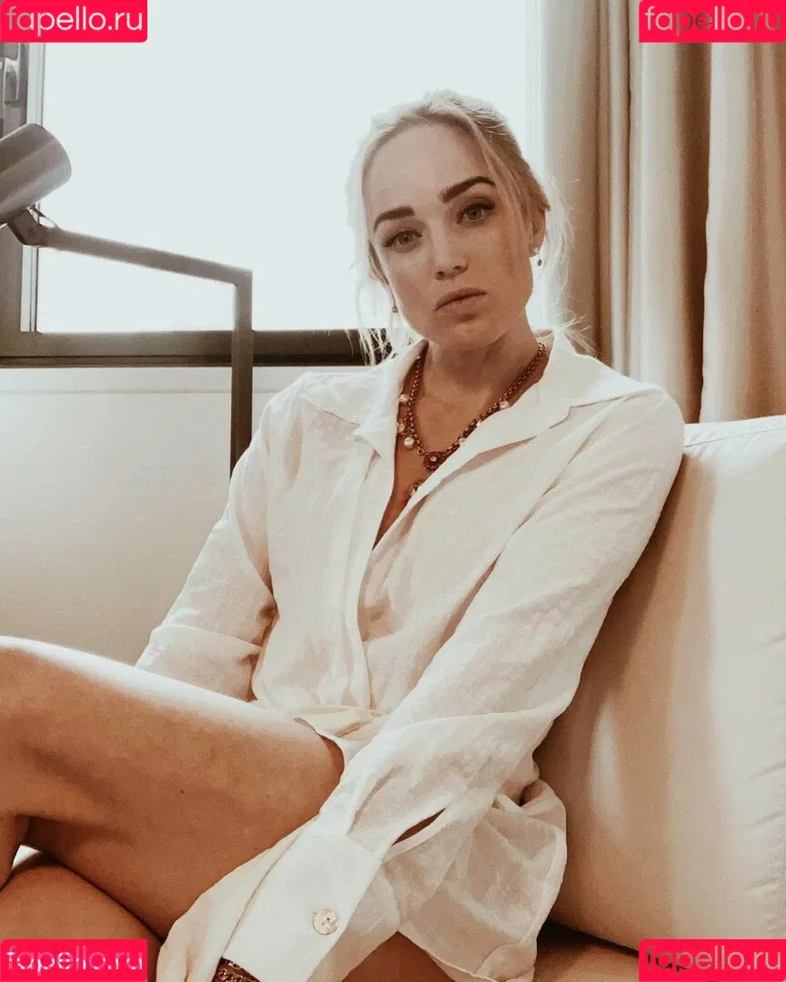 Caity Lotz / caitylotz Onlyfans Photo Gallery 