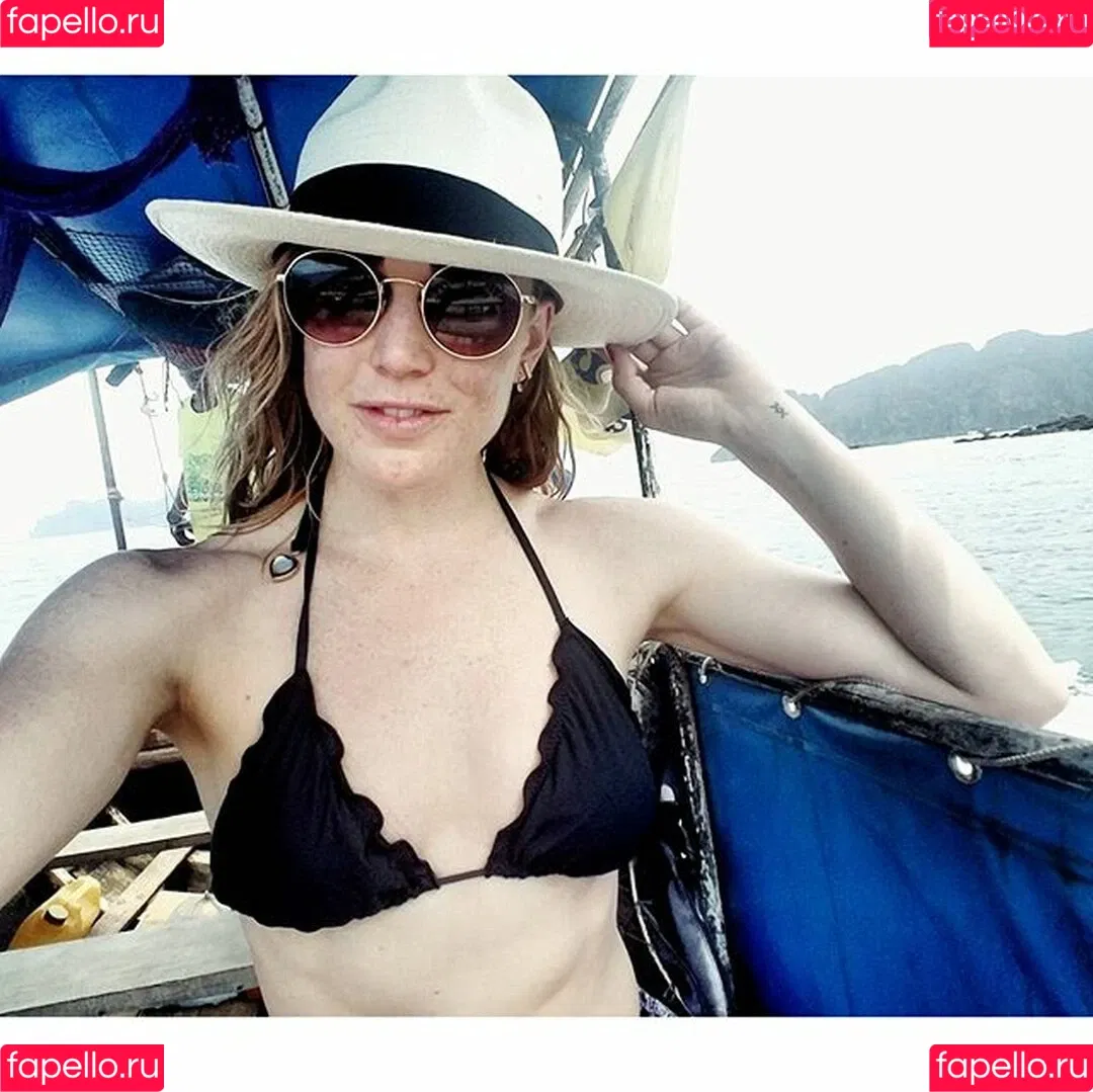 Caity Lotz / caitylotz Onlyfans Photo Gallery 