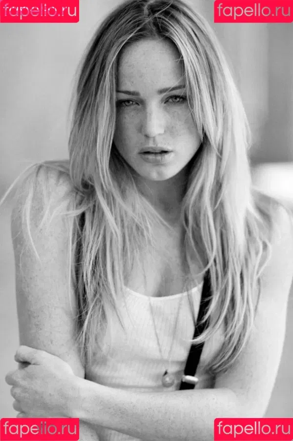 Caity Lotz / caitylotz Onlyfans Photo Gallery 