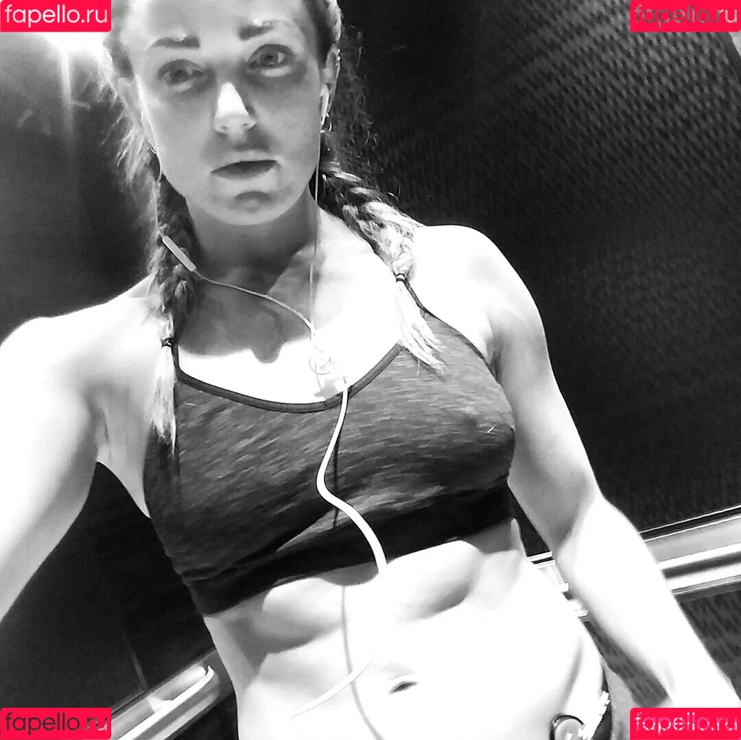 Caity Lotz / caitylotz Onlyfans Photo Gallery 