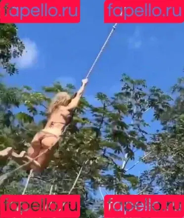 Caity Lotz / caitylotz Onlyfans Photo Gallery 