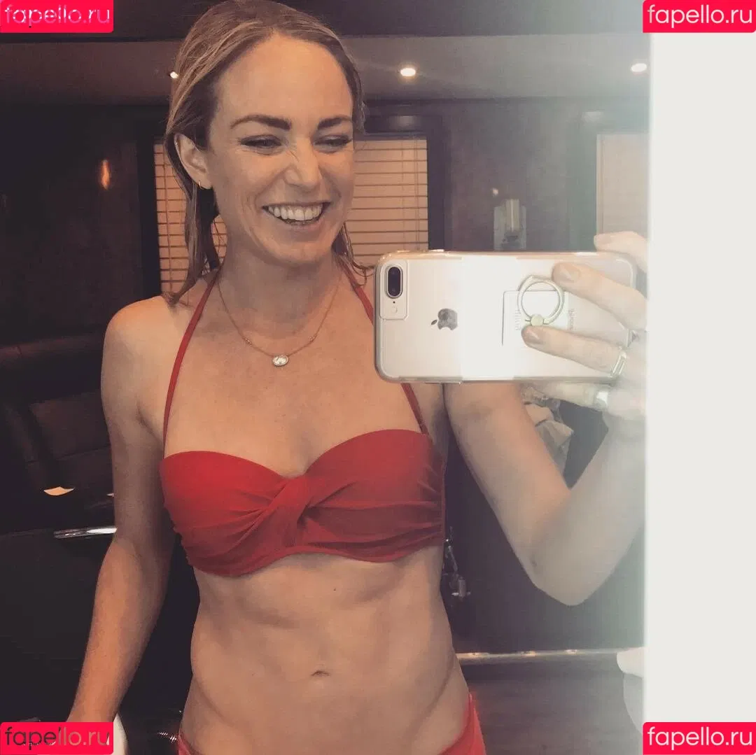 Caity Lotz / caitylotz Onlyfans Photo Gallery 
