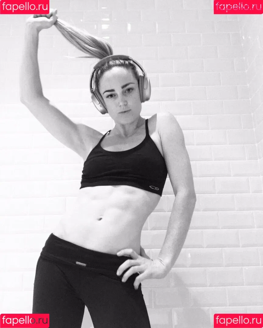 Caity Lotz / caitylotz Onlyfans Photo Gallery 