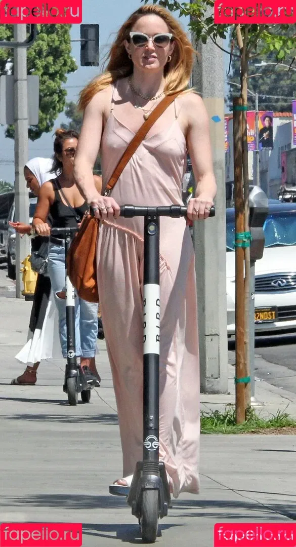 Caity Lotz / caitylotz Onlyfans Photo Gallery 