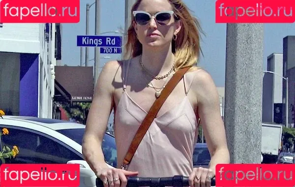 Caity Lotz / caitylotz Onlyfans Photo Gallery 
