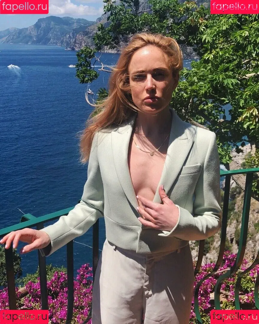 Caity Lotz / caitylotz Onlyfans Photo Gallery 