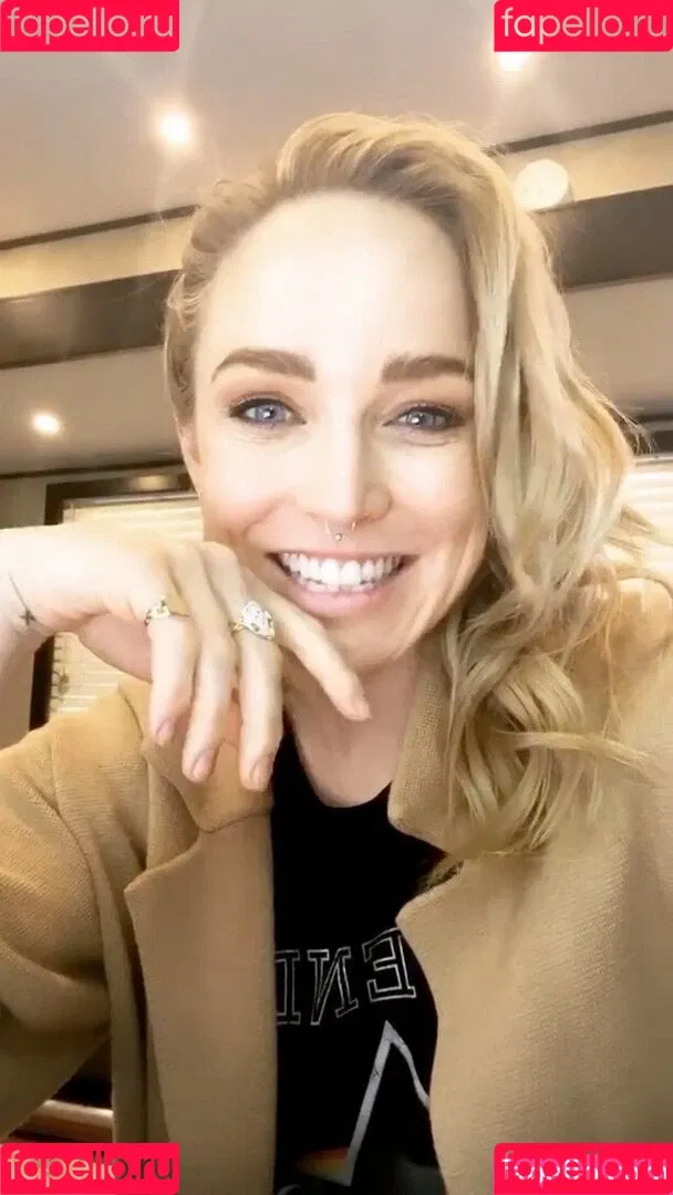 Caity Lotz / caitylotz Onlyfans Photo Gallery 