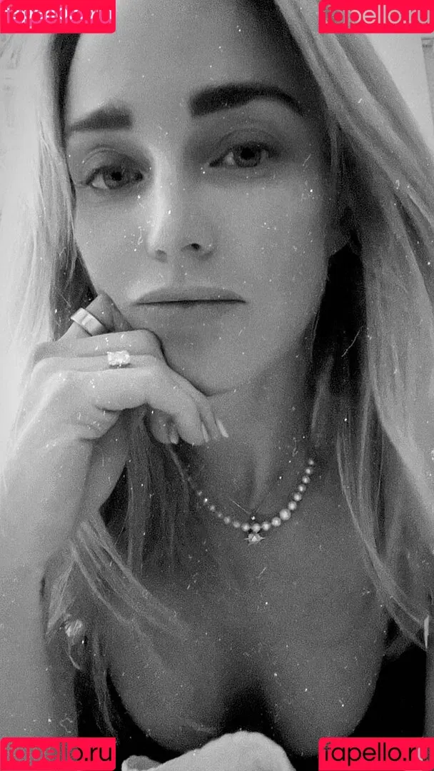 Caity Lotz / caitylotz Onlyfans Photo Gallery 