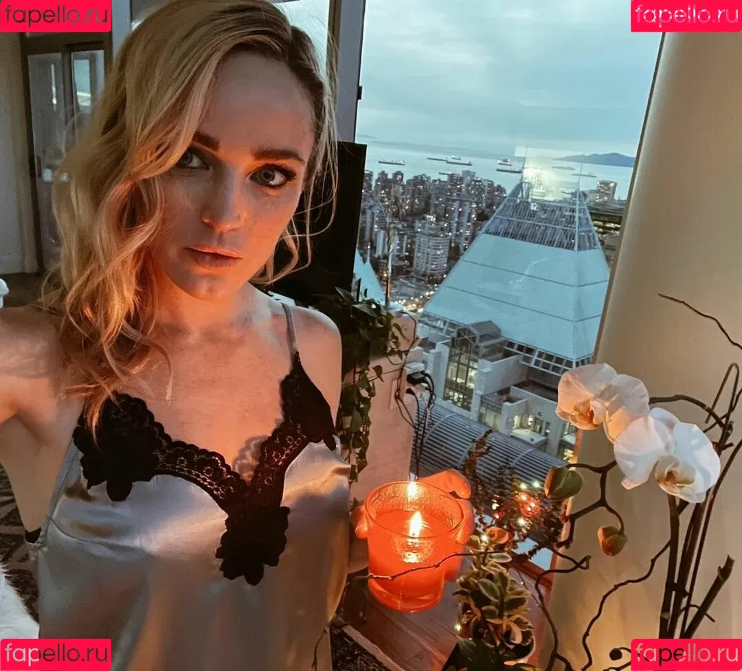Caity Lotz / caitylotz Onlyfans Photo Gallery 