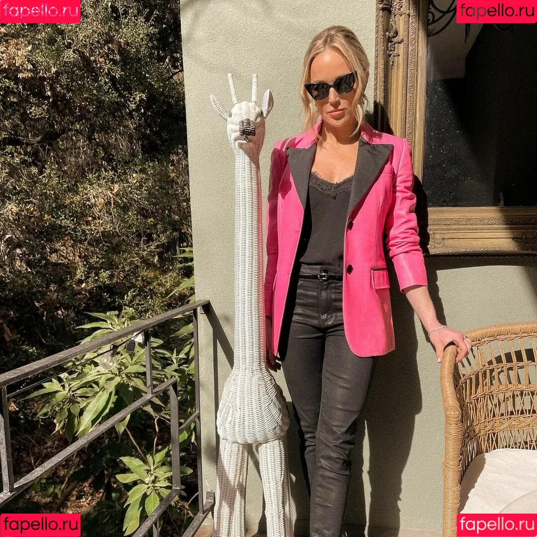 Caity Lotz / caitylotz Onlyfans Photo Gallery 