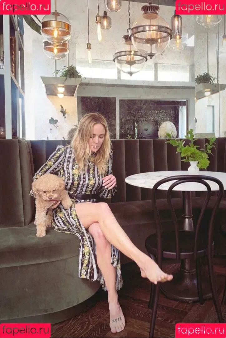 Caity Lotz / caitylotz Onlyfans Photo Gallery 
