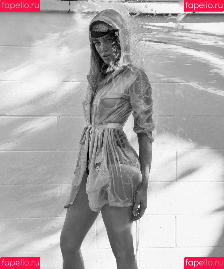 Caity Lotz / caitylotz Onlyfans Photo Gallery 