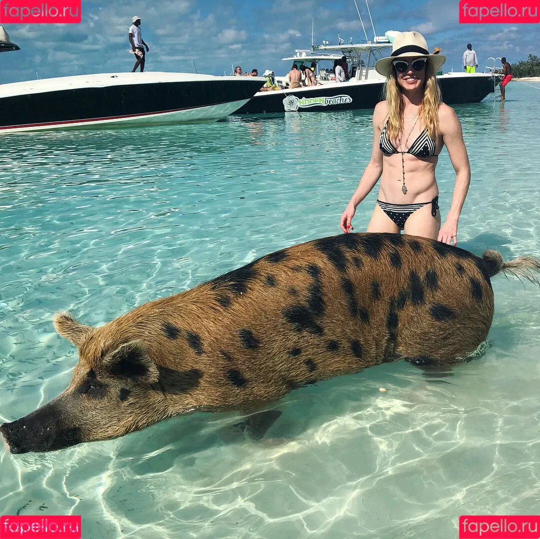 Caity Lotz / caitylotz Onlyfans Photo Gallery 
