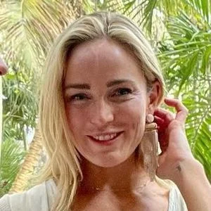 Caity Lotz / caitylotz Onlyfans Photo Gallery 