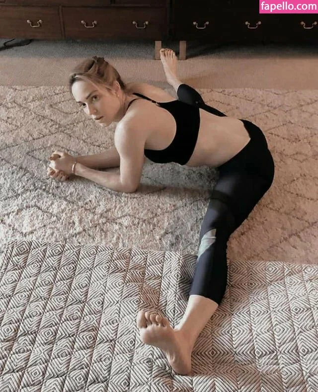 Caity Lotz / caitylotz Onlyfans Photo Gallery 