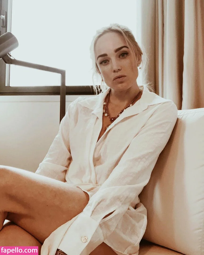 Caity Lotz / caitylotz Onlyfans Photo Gallery 