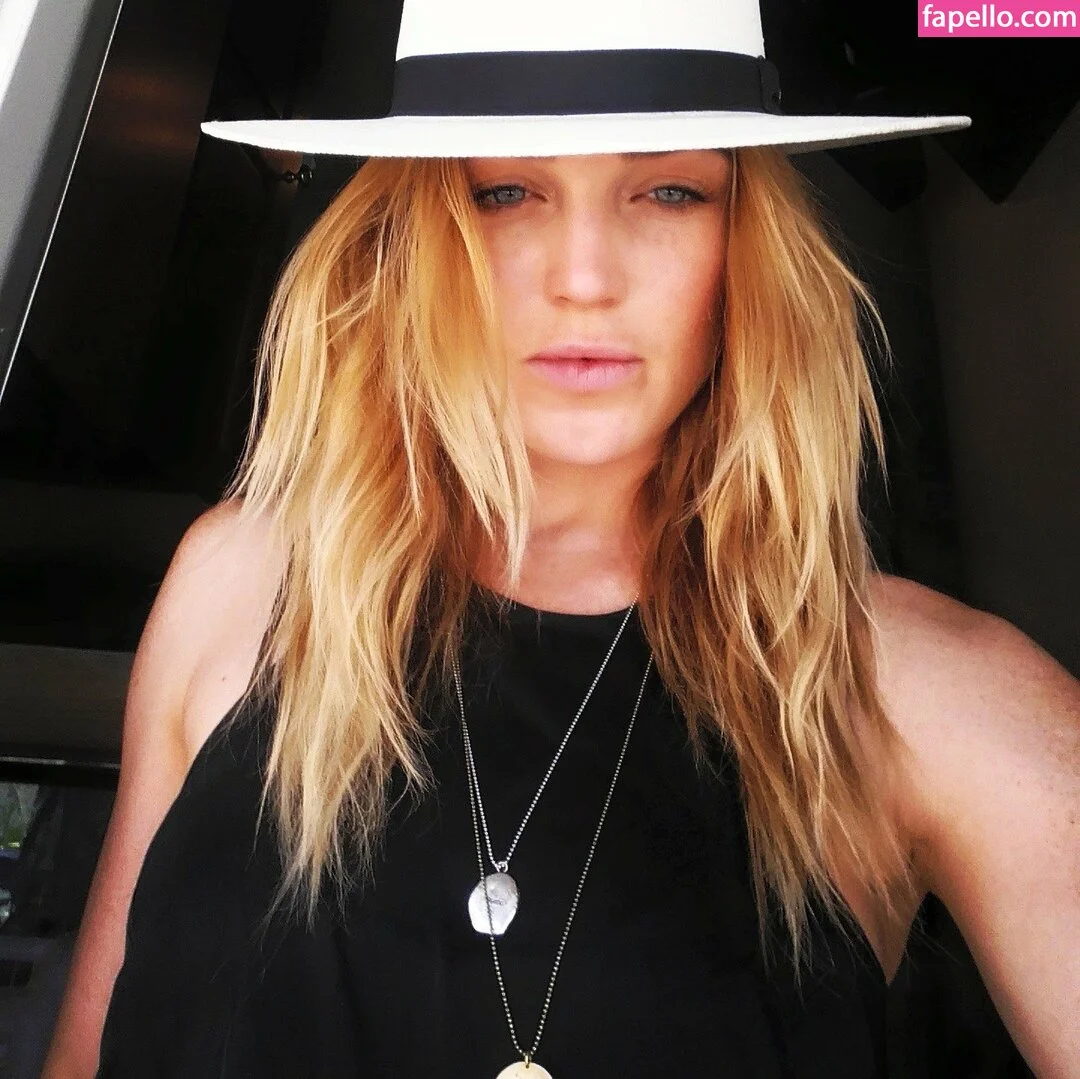 Caity Lotz / caitylotz Onlyfans Photo Gallery 