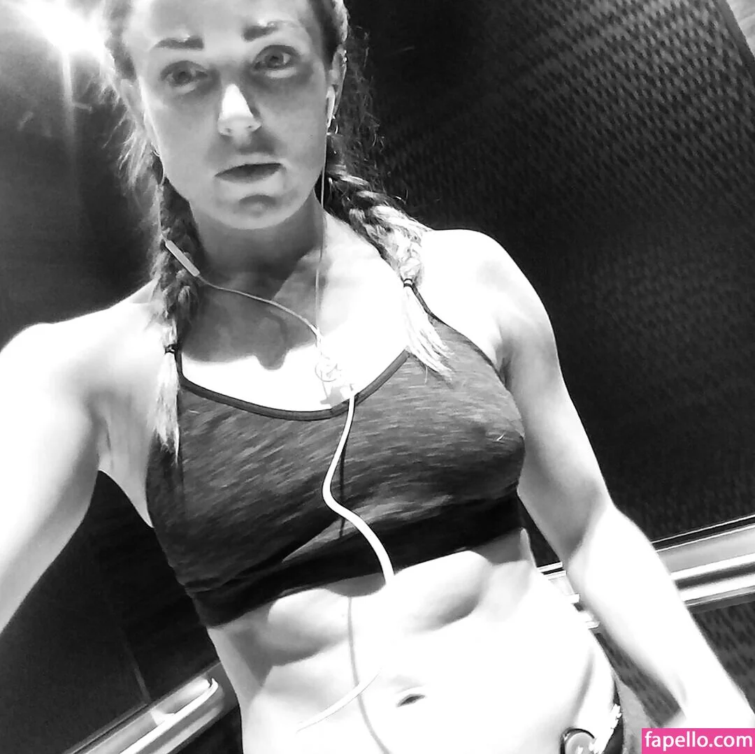 Caity Lotz / caitylotz Onlyfans Photo Gallery 