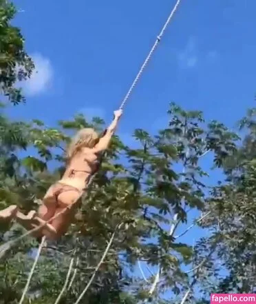 Caity Lotz / caitylotz Onlyfans Photo Gallery 