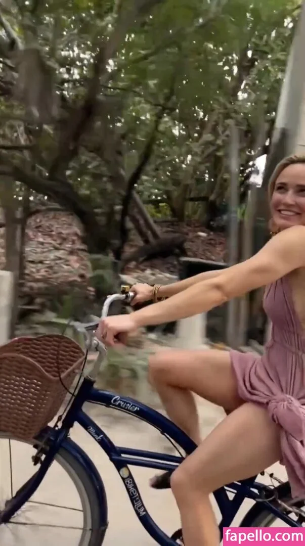 Caity Lotz / caitylotz Onlyfans Photo Gallery 