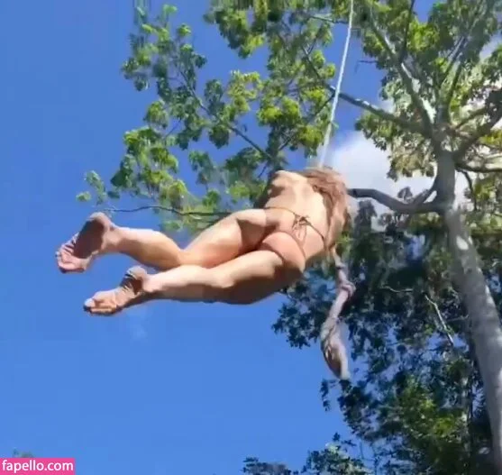 Caity Lotz / caitylotz Onlyfans Photo Gallery 