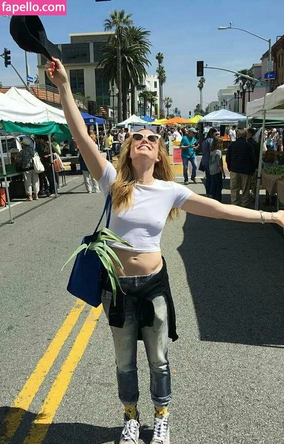 Caity Lotz / caitylotz Onlyfans Photo Gallery 
