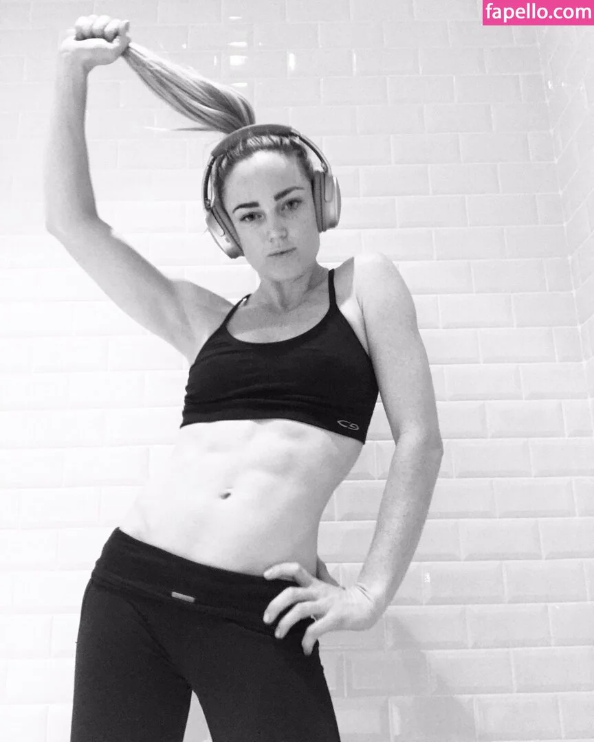 Caity Lotz / caitylotz Onlyfans Photo Gallery 
