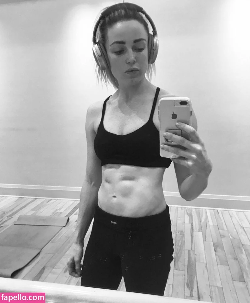 Caity Lotz / caitylotz Onlyfans Photo Gallery 