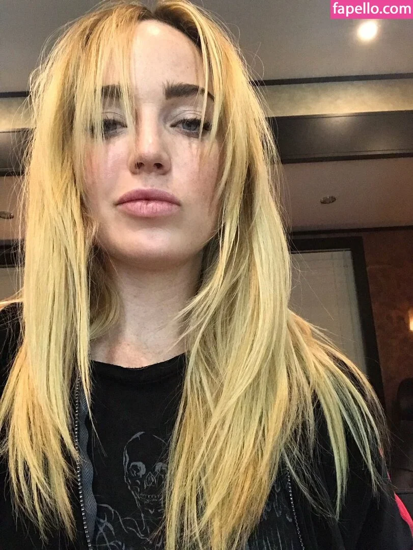 Caity Lotz / caitylotz Onlyfans Photo Gallery 