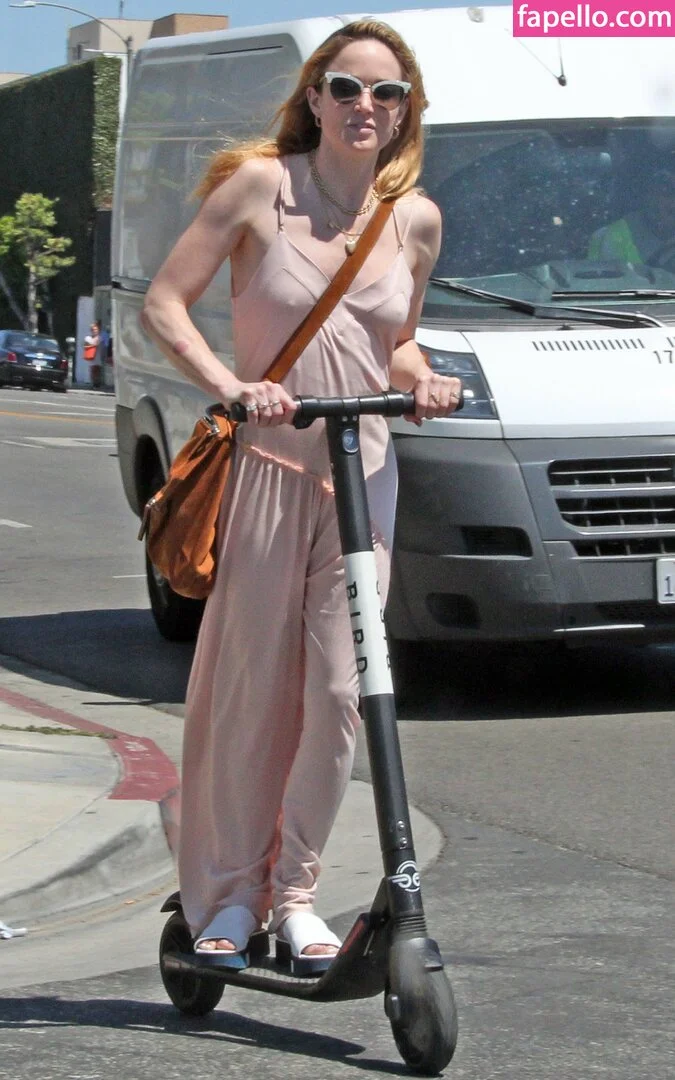 Caity Lotz / caitylotz Onlyfans Photo Gallery 